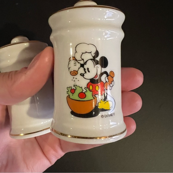 🐭 Vintage Chef Mickey Mouse Salt and Pepper Shakers - Picture 5 of 9